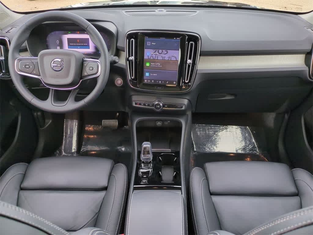 Thumbnail: 2023 Volvo XC40 - 7