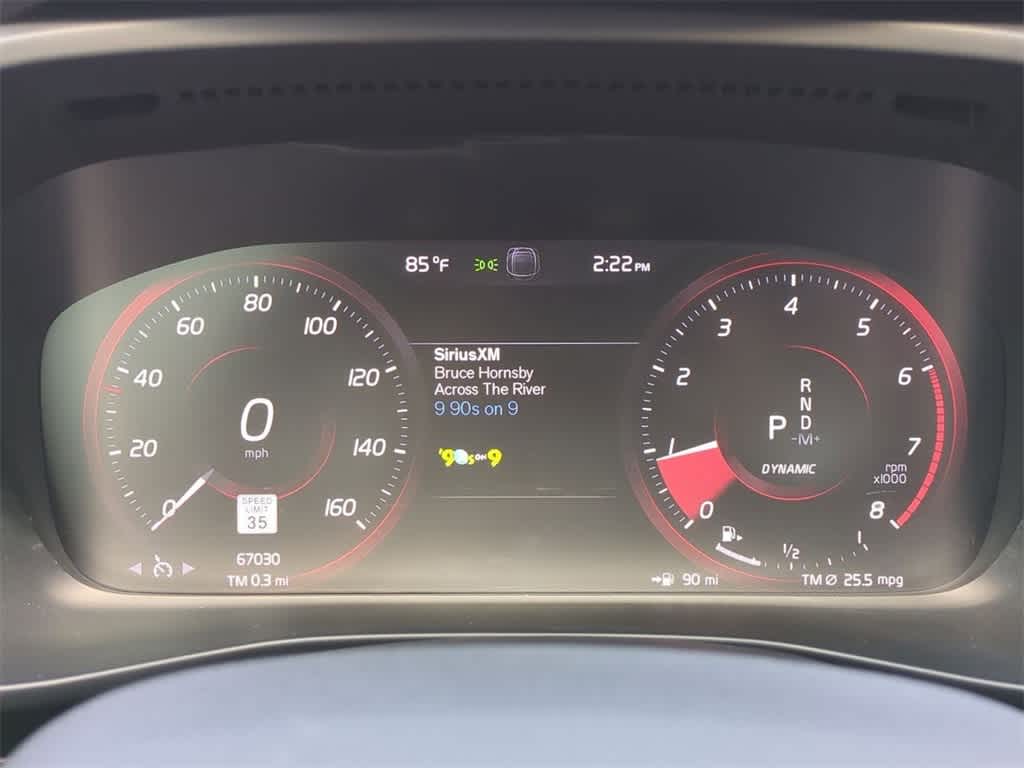 Thumbnail: 2021 Volvo XC40 - 32