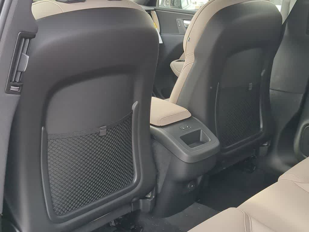 Thumbnail: 2026 Volvo XC60 - 17