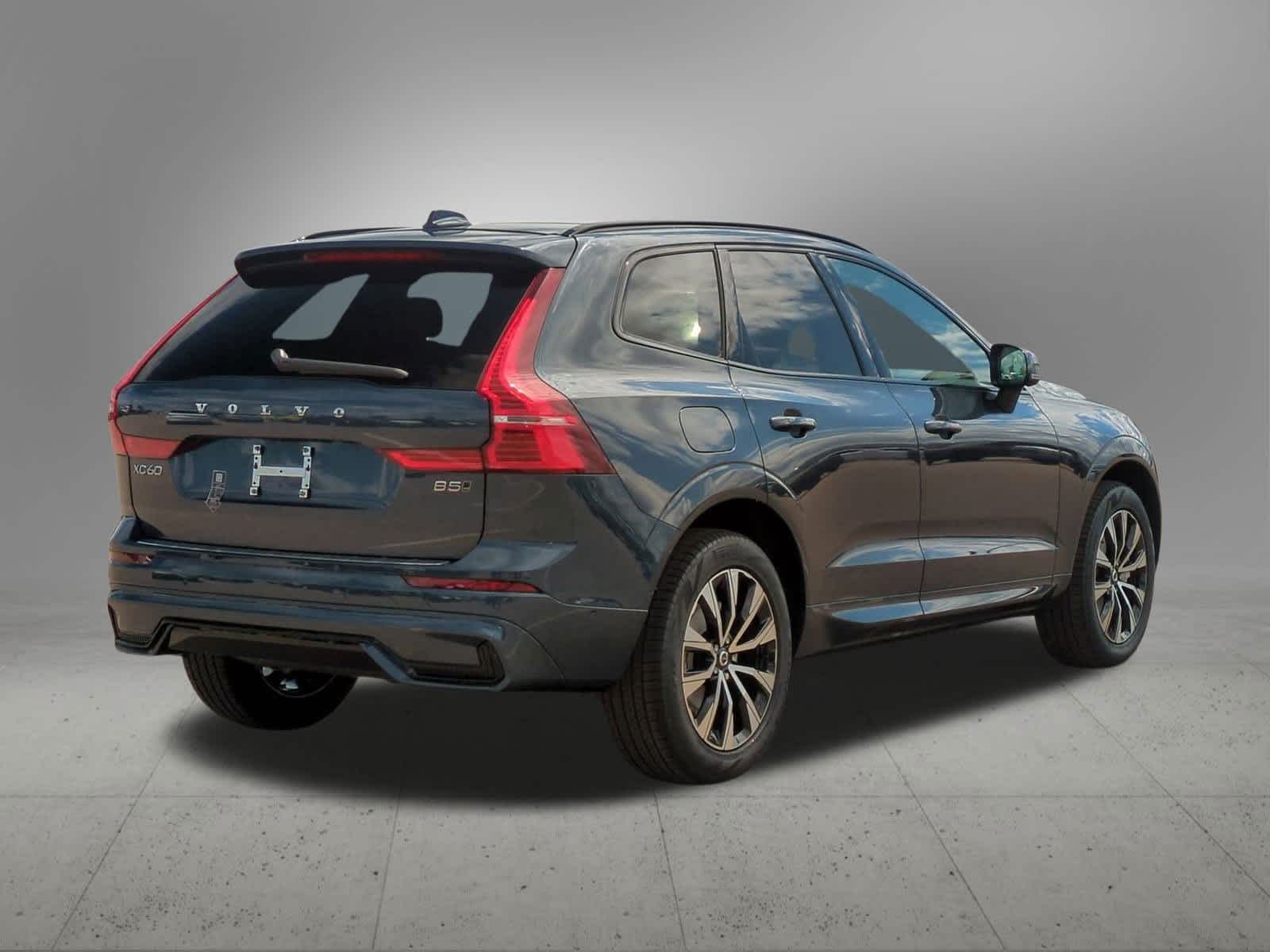 Thumbnail: 2025 Volvo XC60 - 6