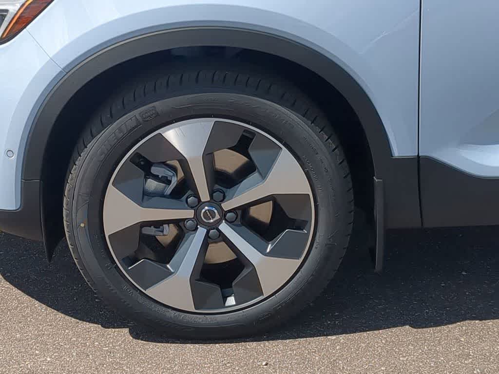 Thumbnail: 2026 Volvo XC40 - 13