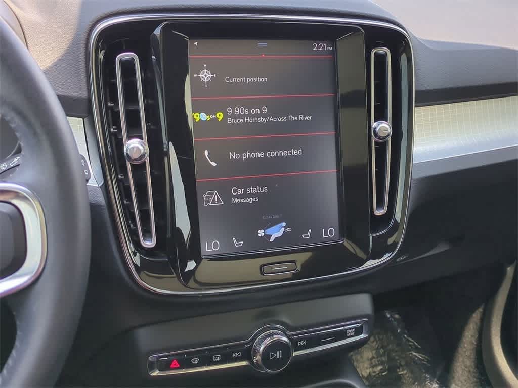 Thumbnail: 2021 Volvo XC40 - 27
