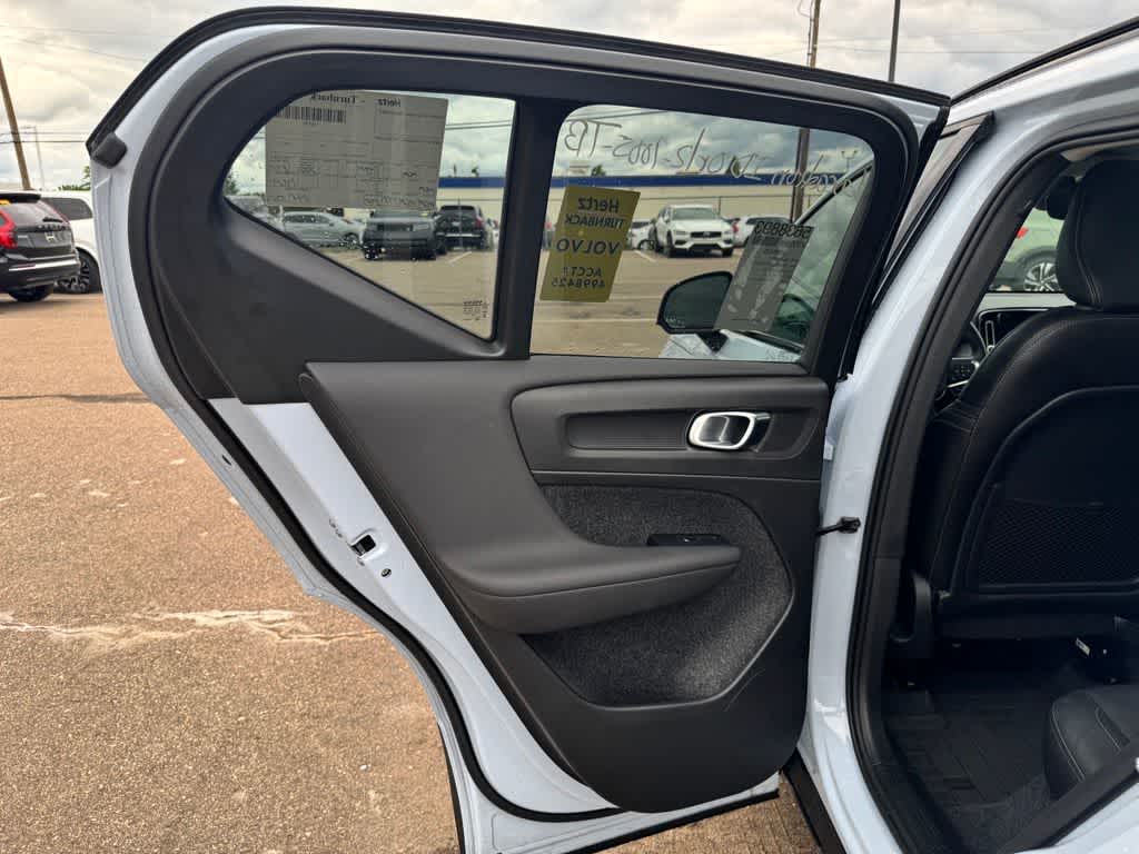 Thumbnail: 2026 Volvo XC40 - 15