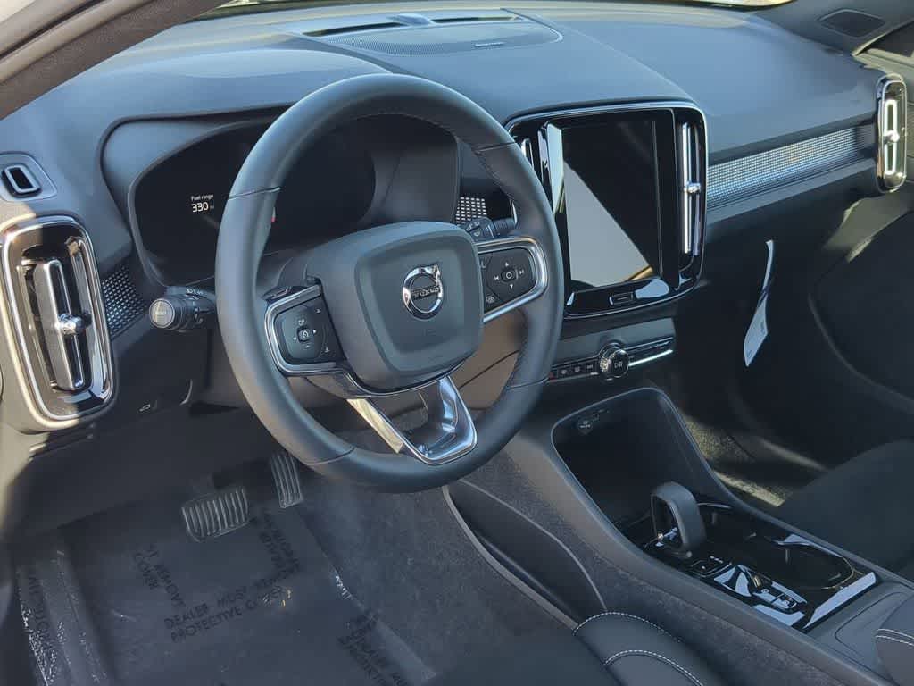 Thumbnail: 2026 Volvo XC40 - 2