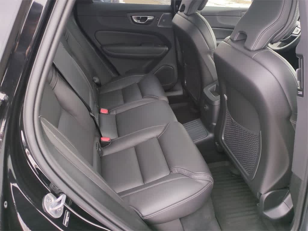 Thumbnail: 2025 Volvo XC60 - 13