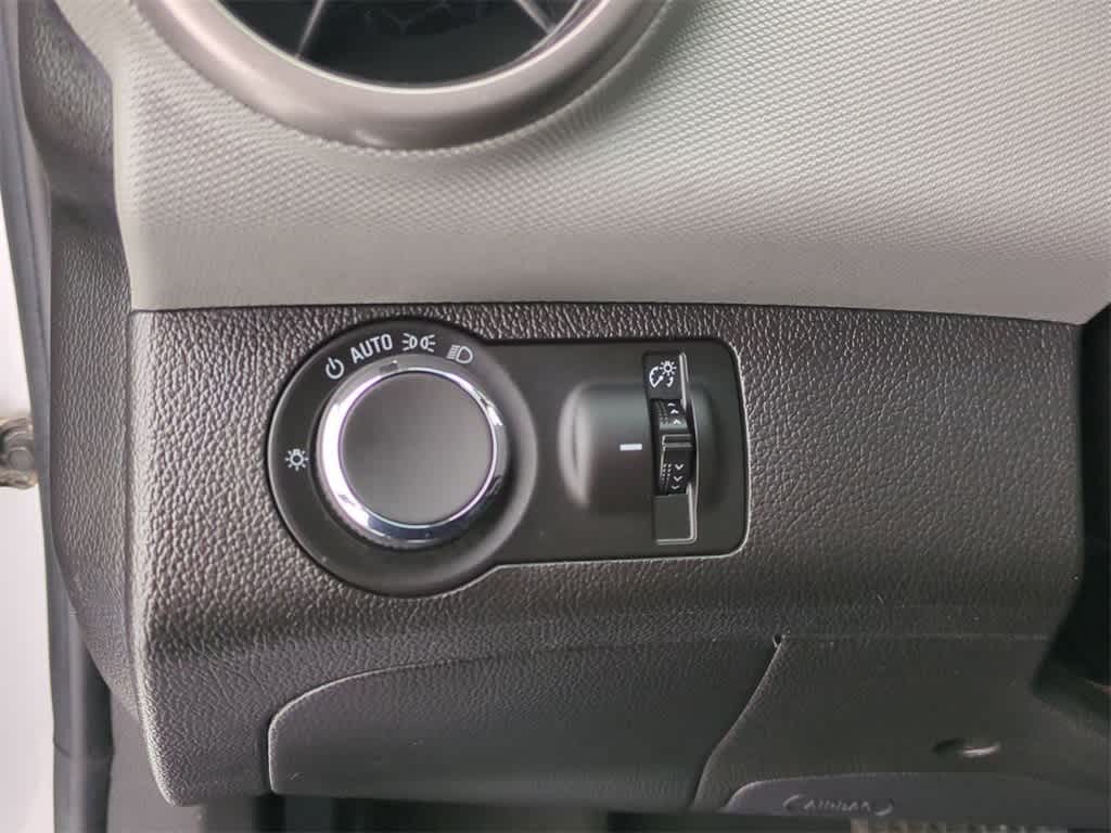 Thumbnail: 2013 Chevrolet Sonic - 20