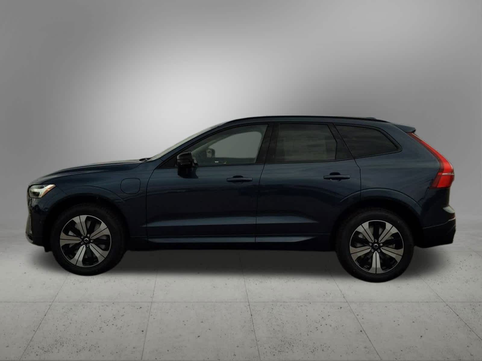 Thumbnail: 2025 Volvo XC60 - 3