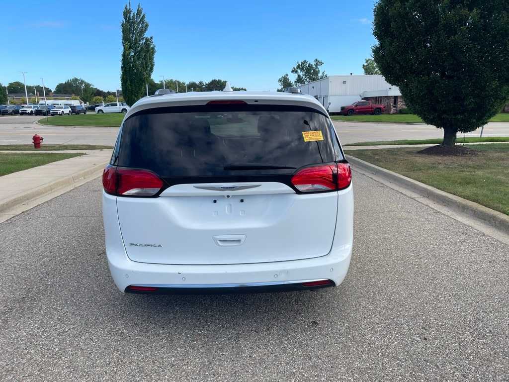 Thumbnail: 2019 Chrysler Pacifica - 4