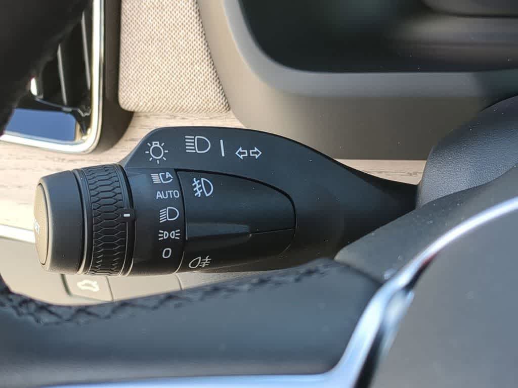 Thumbnail: 2026 Volvo XC90 - 25