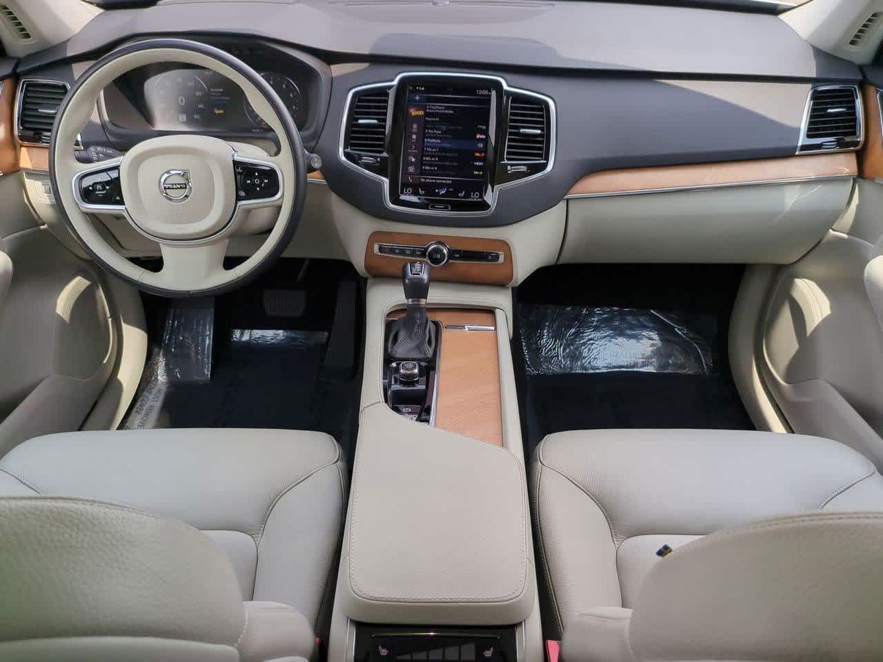 2022 Volvo XC90 T6 Momentum 13
