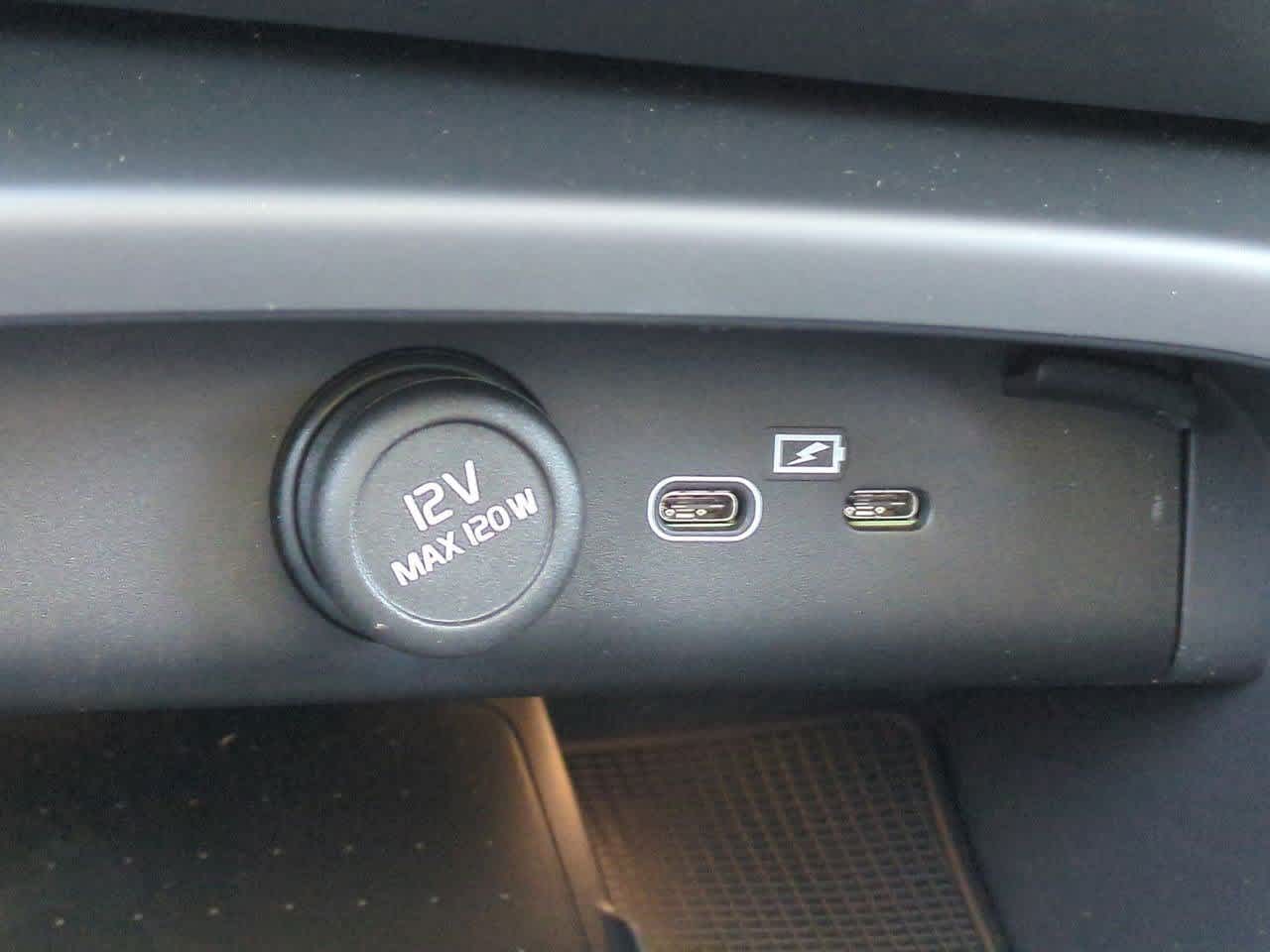 Thumbnail: 2026 Volvo XC40 - 30