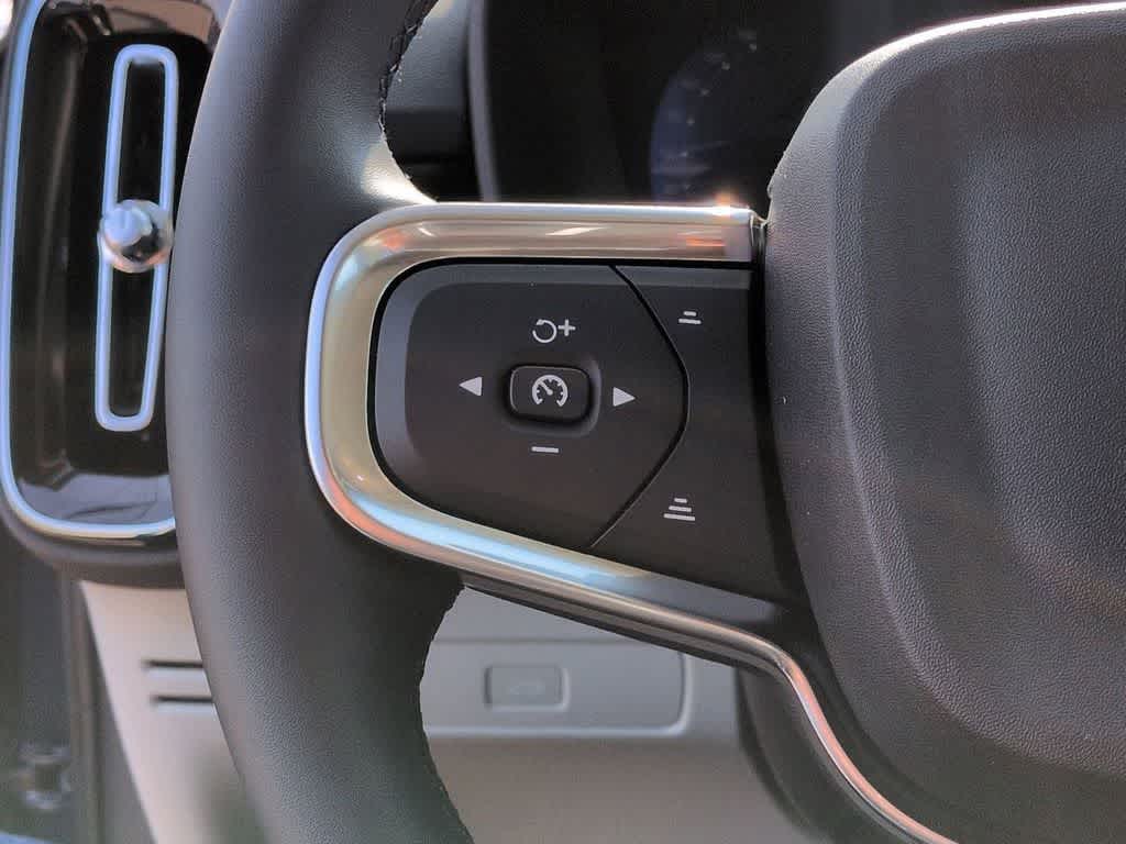 Thumbnail: 2026 Volvo XC40 - 23
