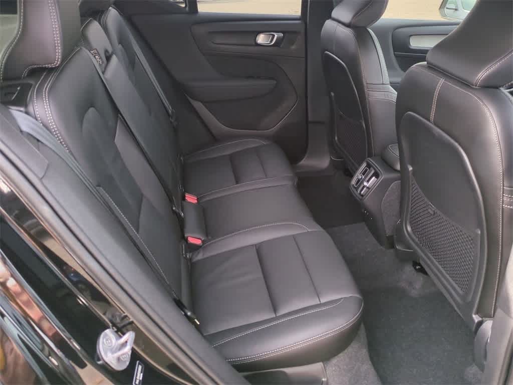 Thumbnail: 2023 Volvo XC40 - 13