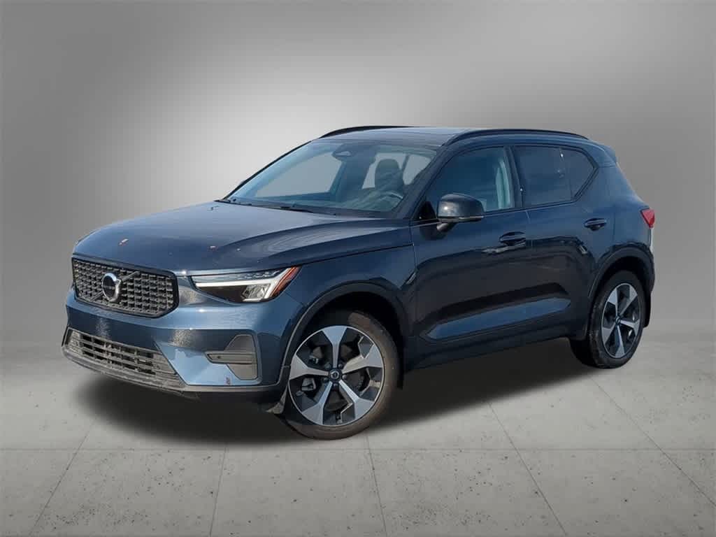 Thumbnail: 2026 Volvo XC40 - 1
