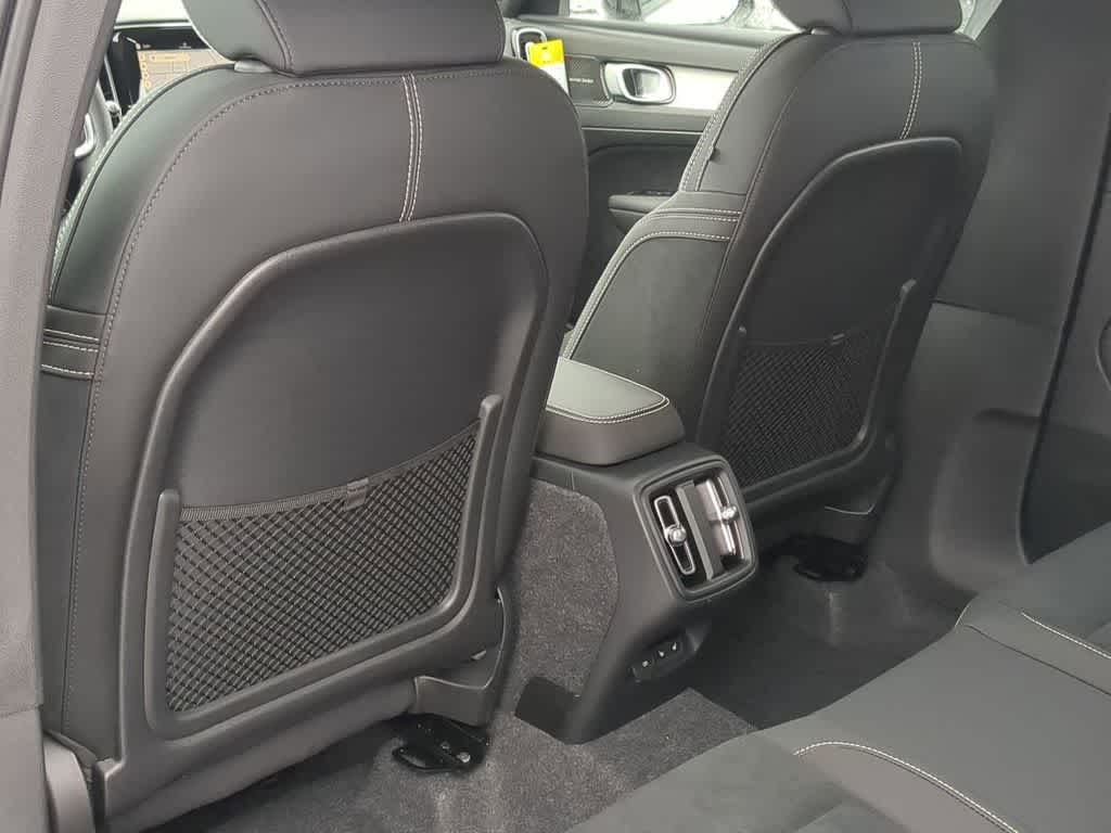 Thumbnail: 2026 Volvo XC40 - 18