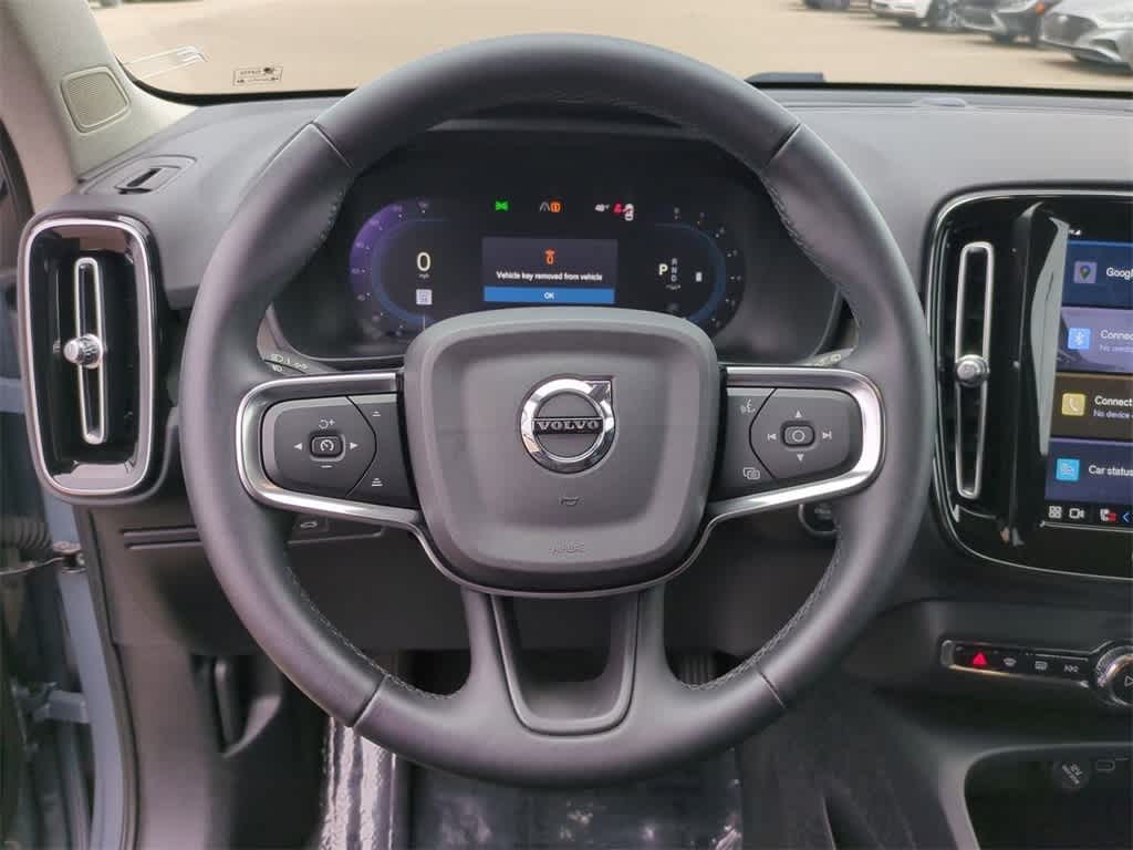 Thumbnail: 2023 Volvo XC40 - 14