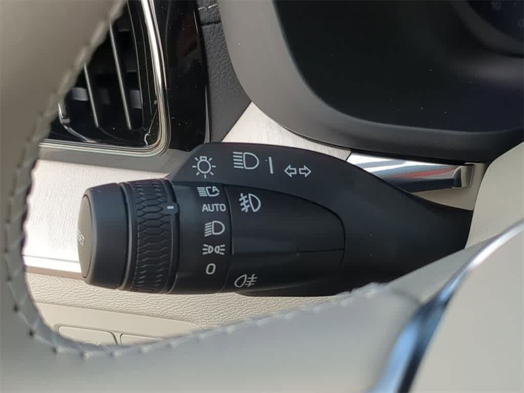 Thumbnail: 2026 Volvo XC60 - 25