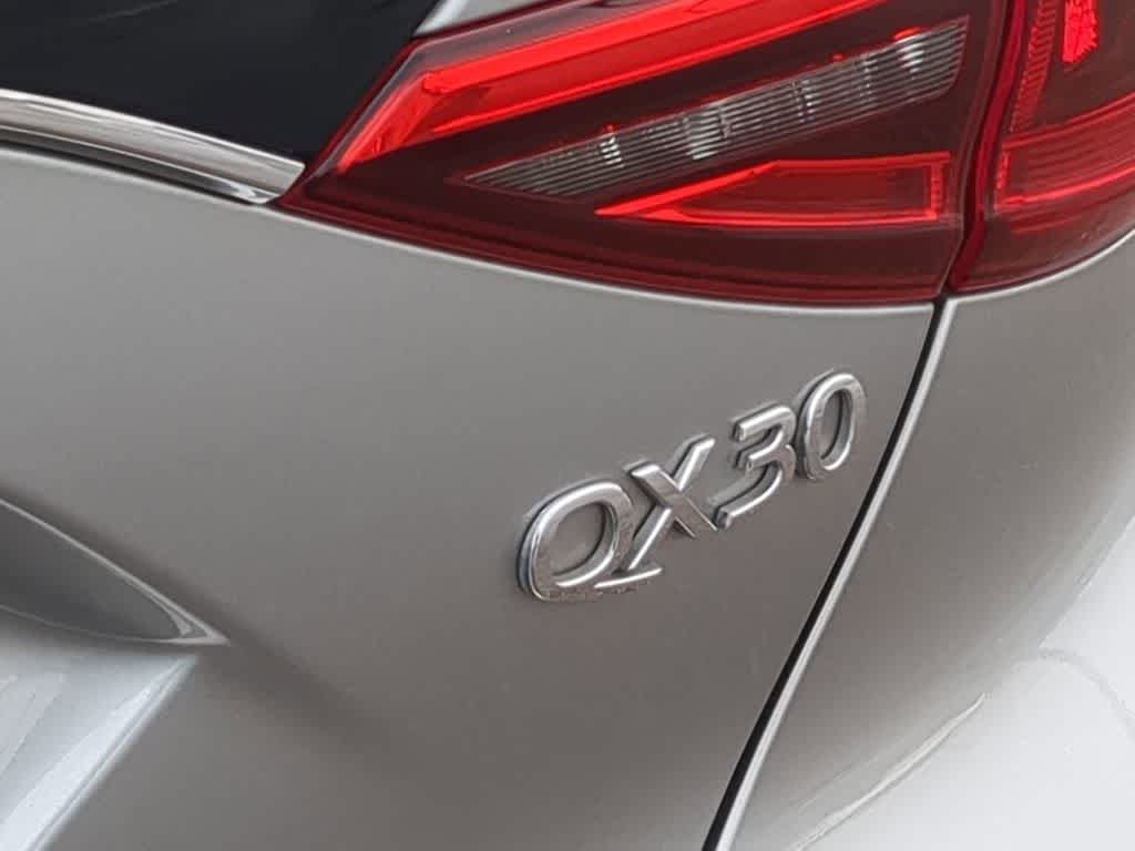 Thumbnail: 2018 INFINITI QX30 - 12