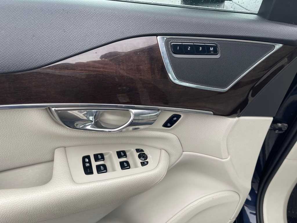 Thumbnail: 2016 Volvo XC90 - 13