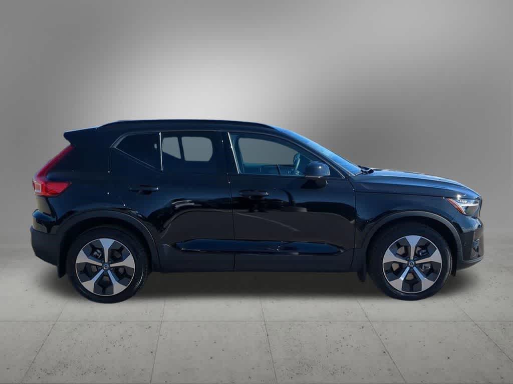 Thumbnail: 2026 Volvo XC40 - 7