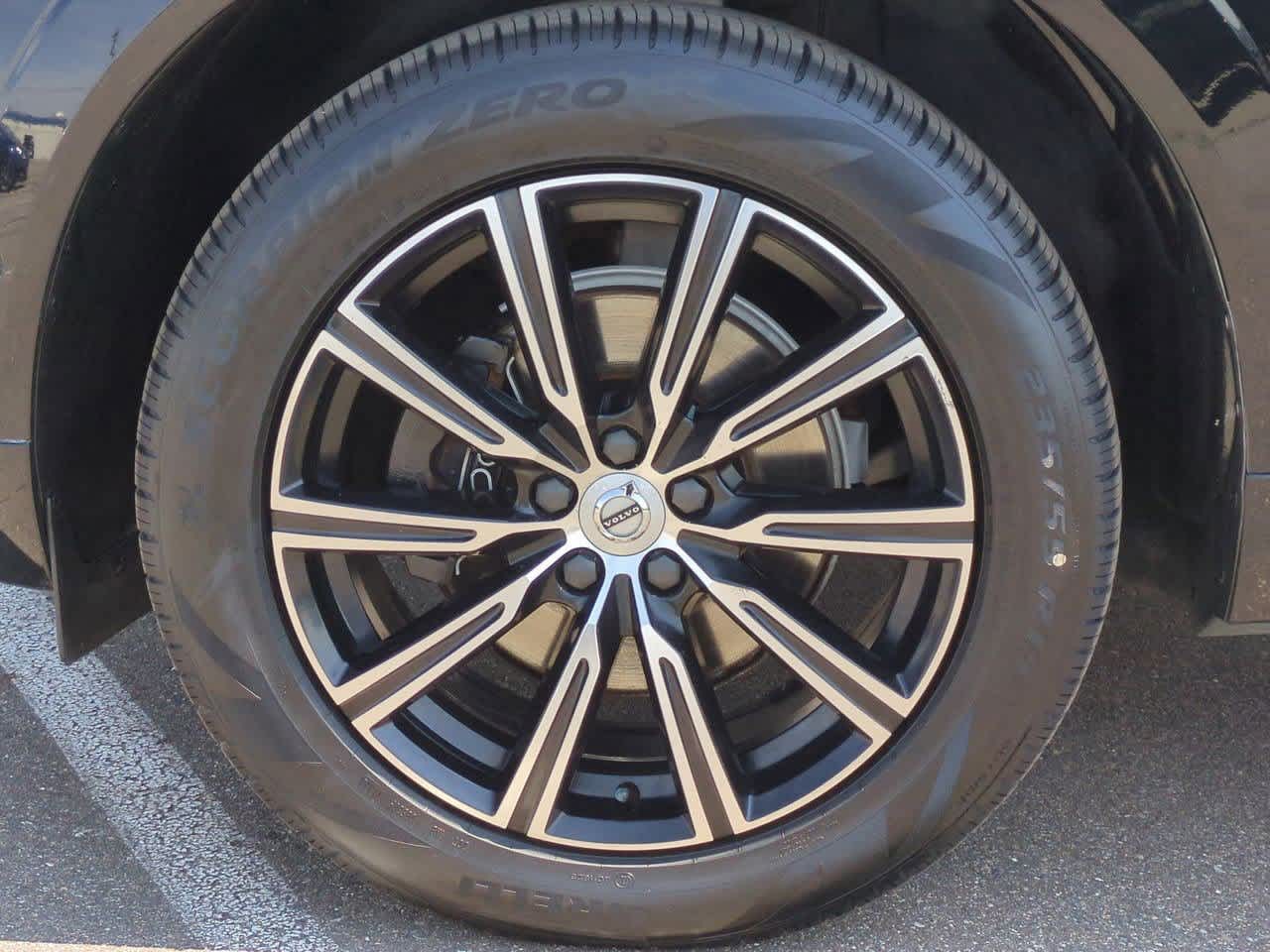 Thumbnail: 2019 Volvo XC60 - 12