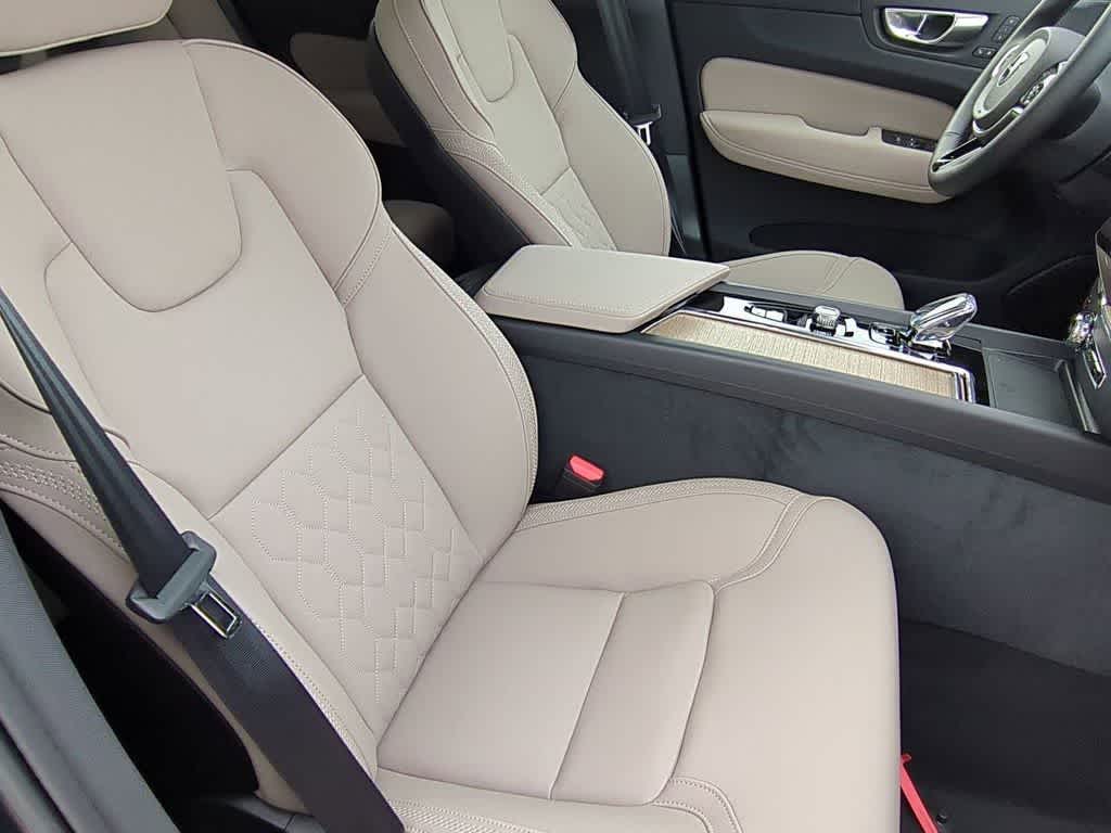 Thumbnail: 2026 Volvo XC60 - 22