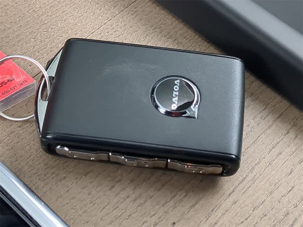 Thumbnail: 2026 Volvo XC60 - 33