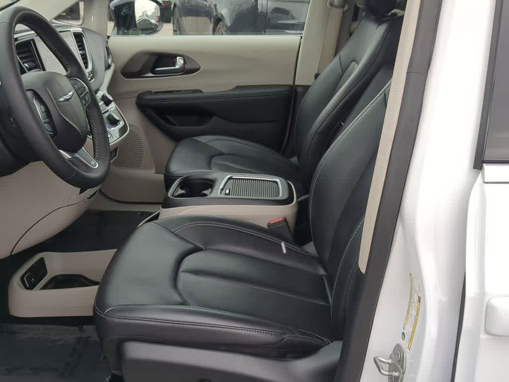 Thumbnail: 2024 Chrysler Pacifica - 15