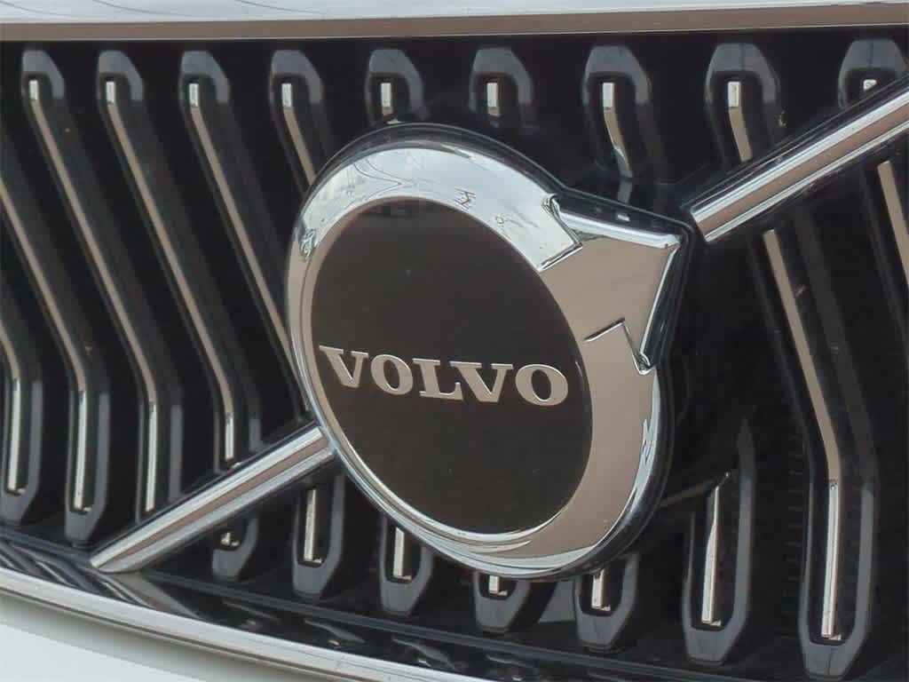 Thumbnail: 2025 Volvo XC40 - 10