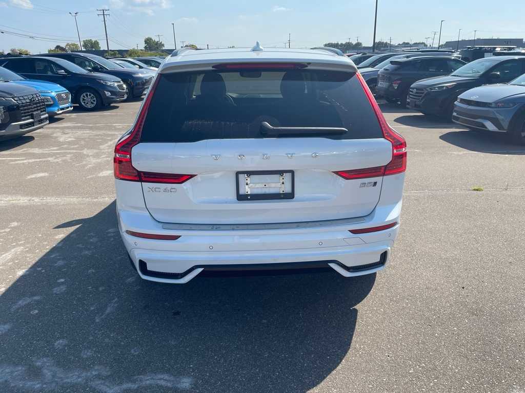 Thumbnail: 2023 Volvo XC60 - 4