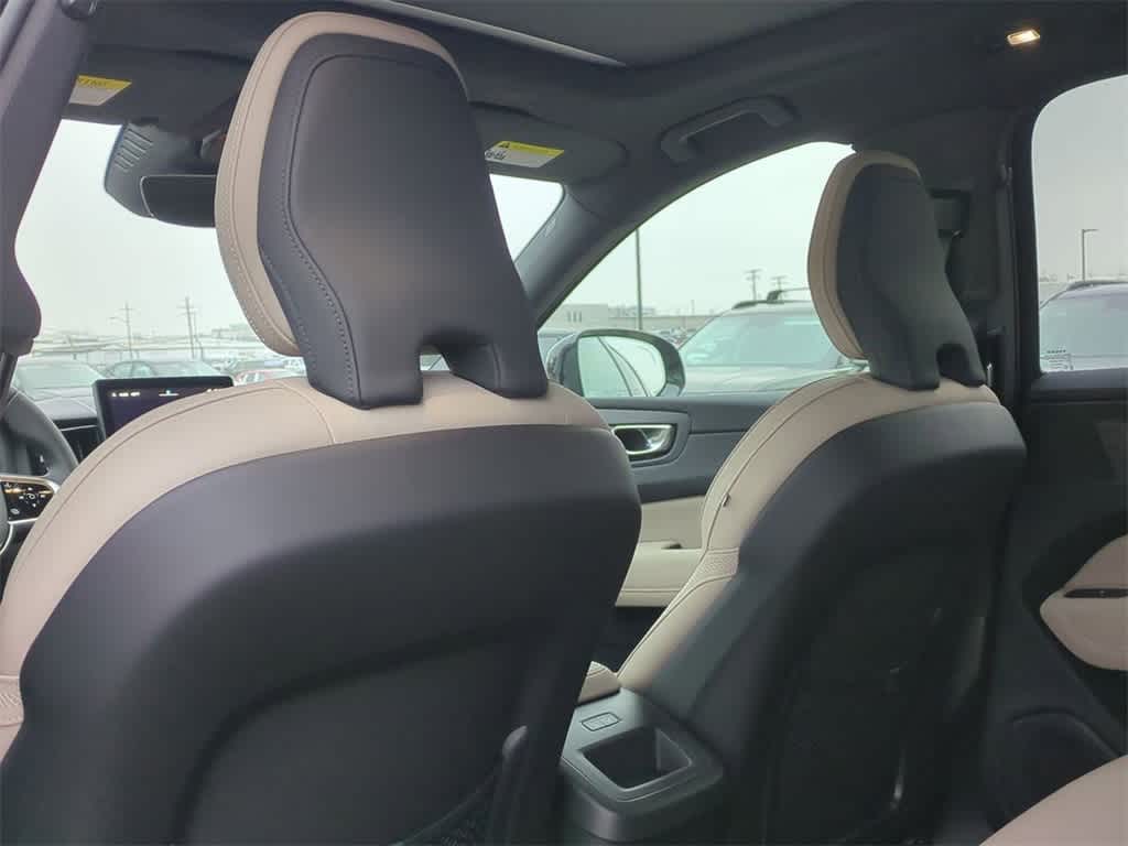 Thumbnail: 2026 Volvo XC60 - 17