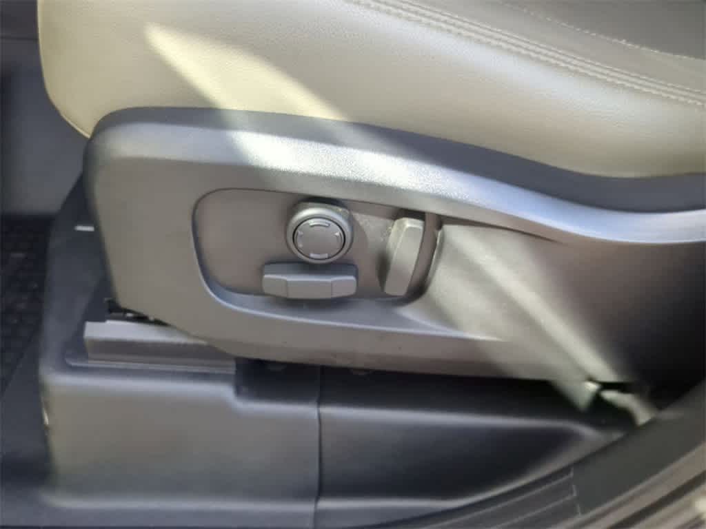 Thumbnail: 2022 Land Rover Defender - 16