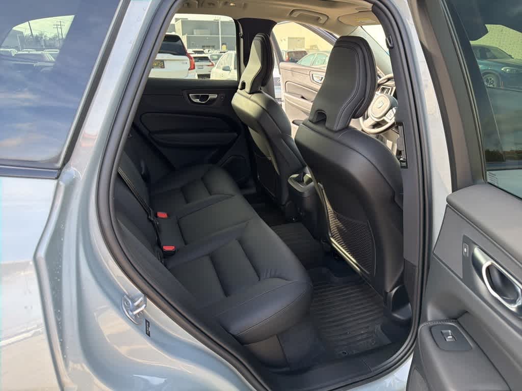 Thumbnail: 2024 Volvo XC60 - 14