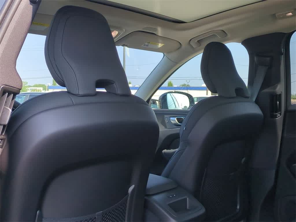 Thumbnail: 2026 Volvo XC60 - 17