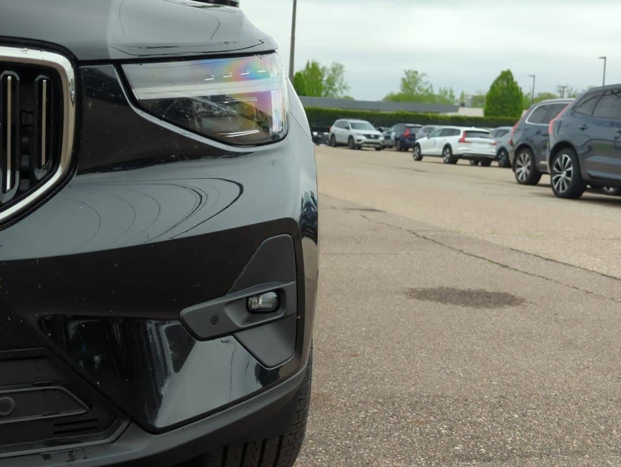 Thumbnail: 2025 Volvo XC40 - 10