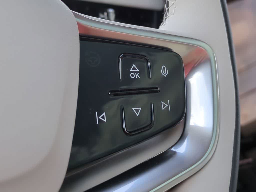 Thumbnail: 2025 Volvo EX90 - 25