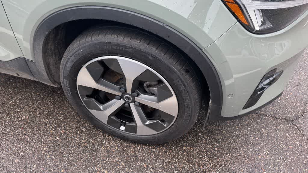 Thumbnail: 2023 Volvo XC40 - 11