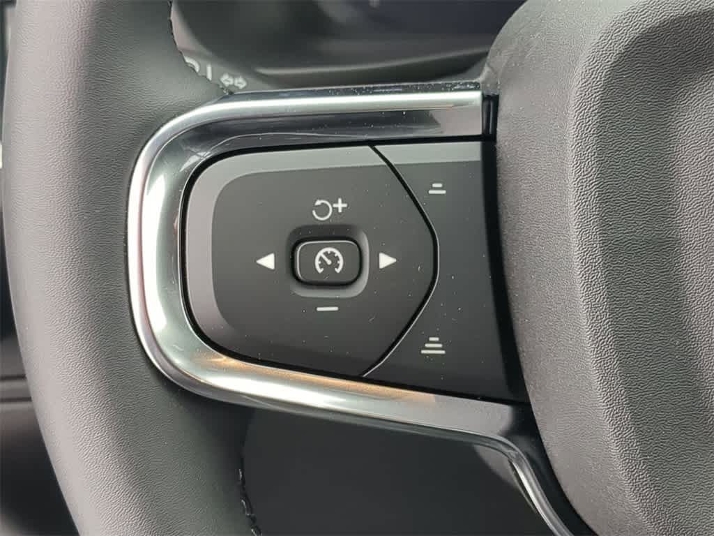 Thumbnail: 2026 Volvo XC40 - 23