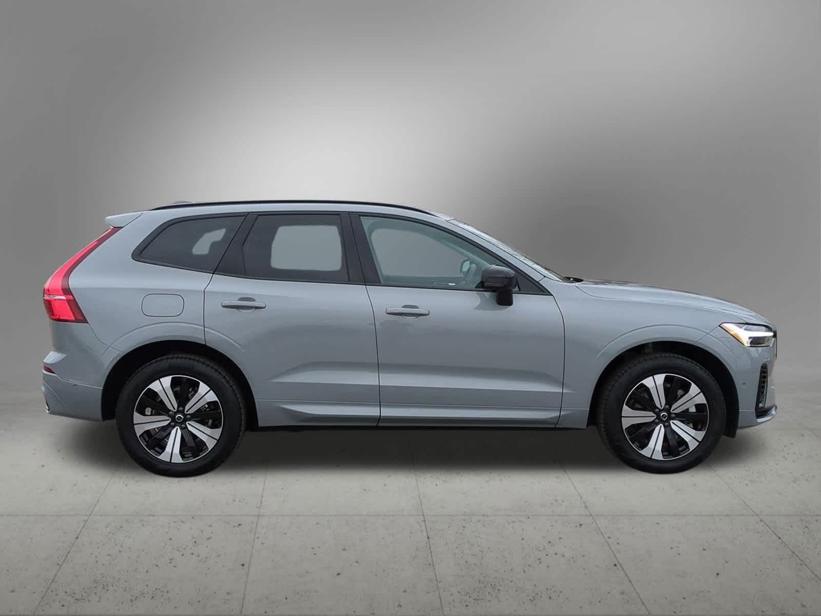 Thumbnail: 2025 Volvo XC60 - 7