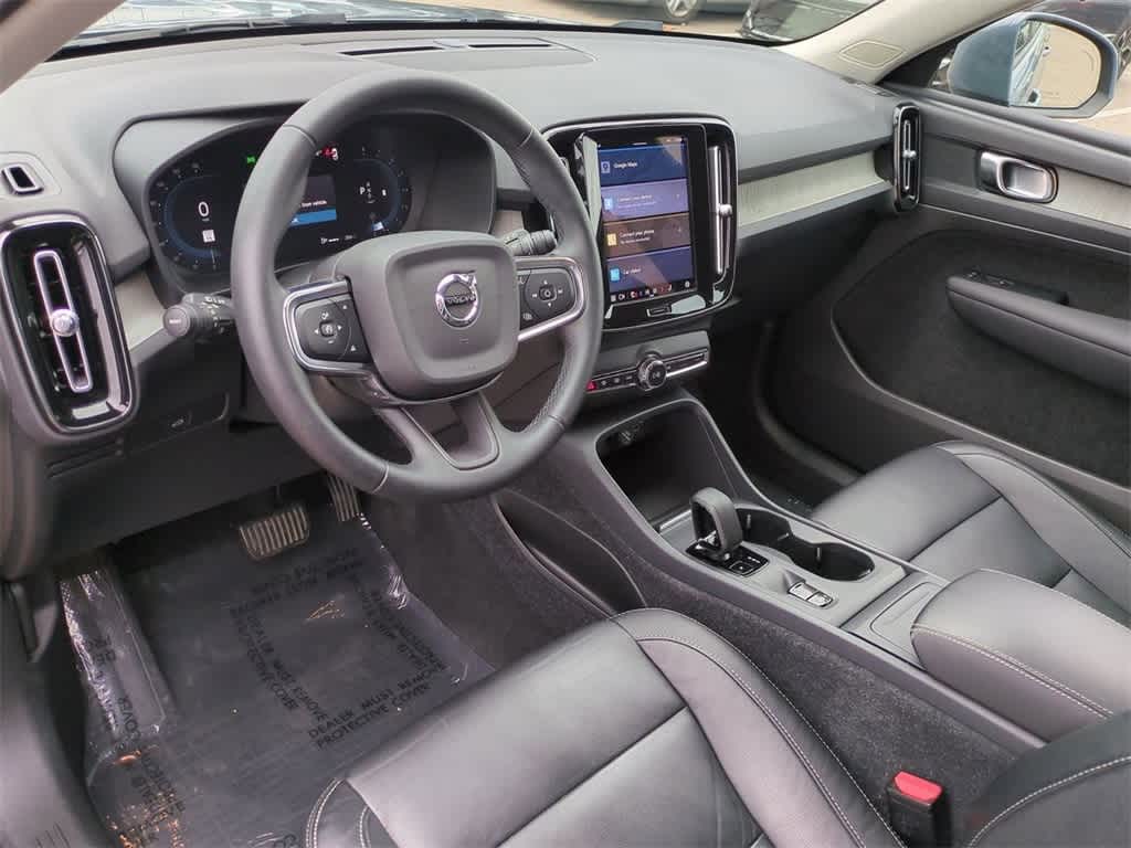 Thumbnail: 2023 Volvo XC40 - 2