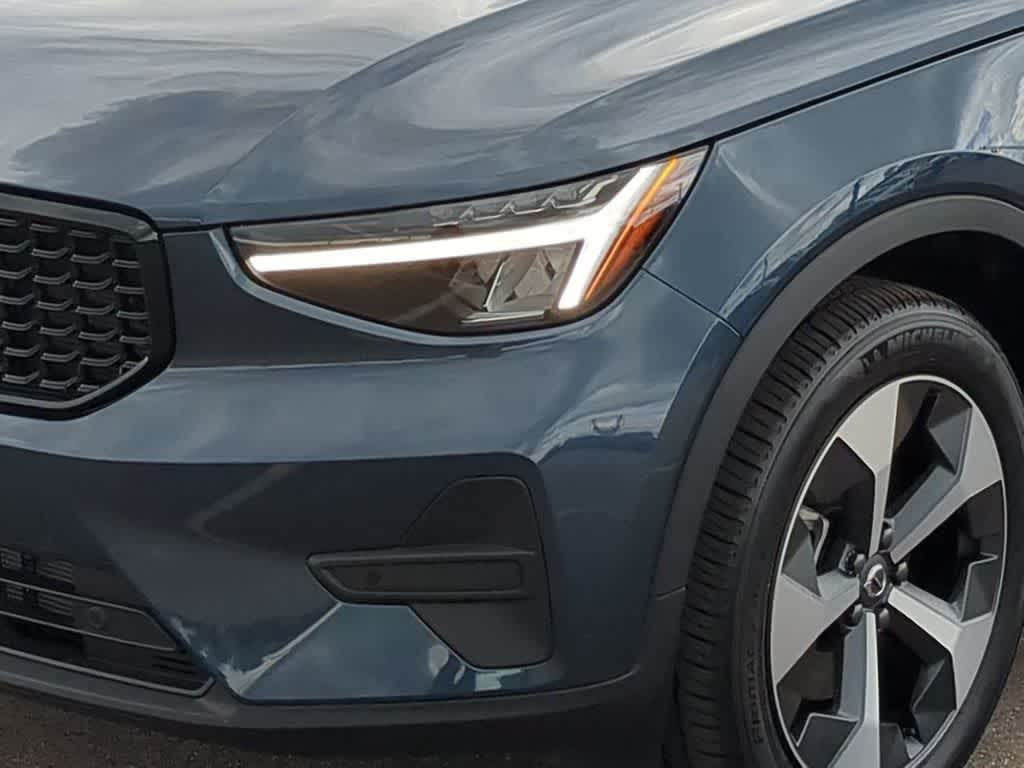 Thumbnail: 2026 Volvo XC40 - 10