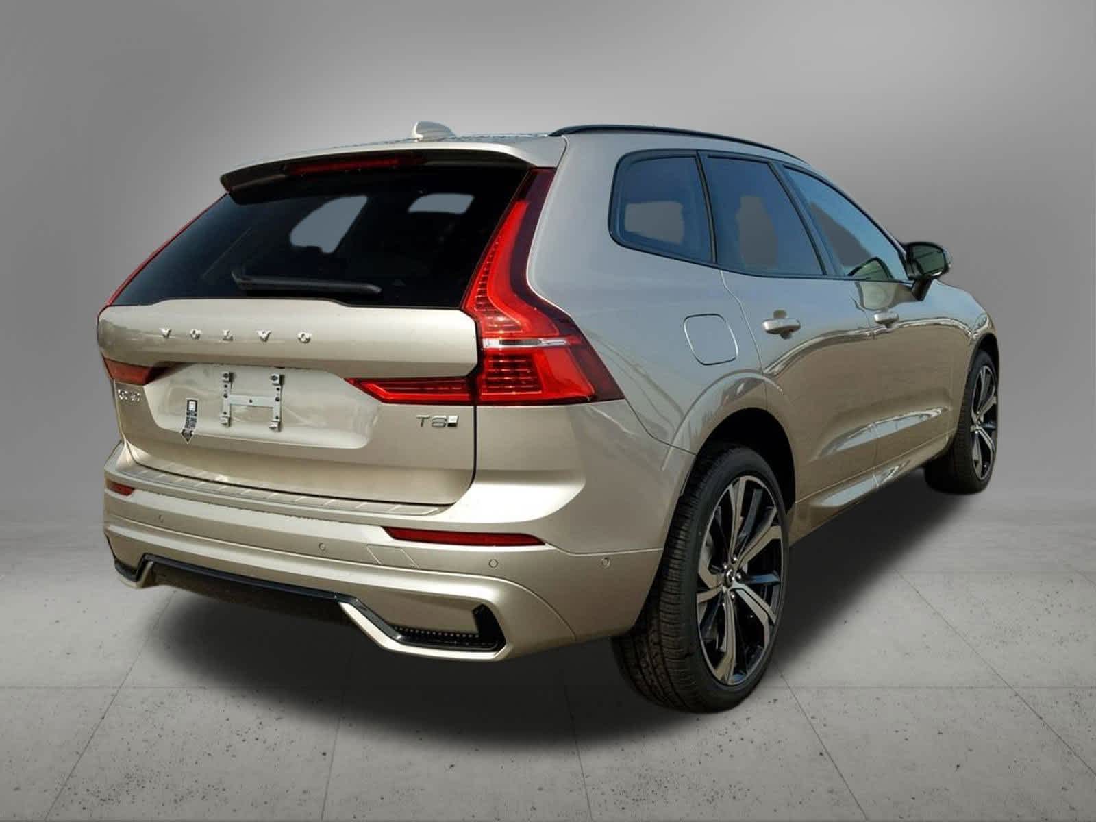 Thumbnail: 2025 Volvo XC60 - 6