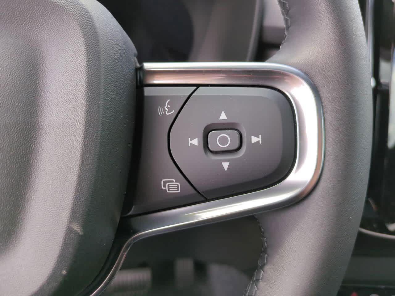 Thumbnail: 2024 Volvo C40 - 22