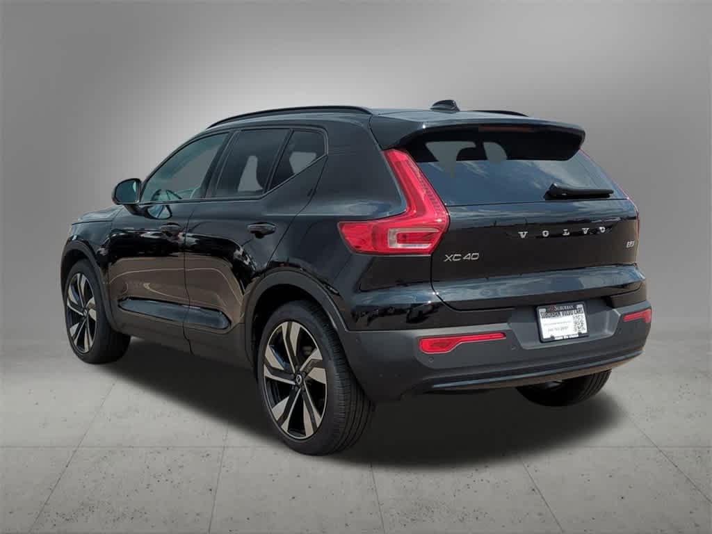 Thumbnail: 2025 Volvo XC40 - 4