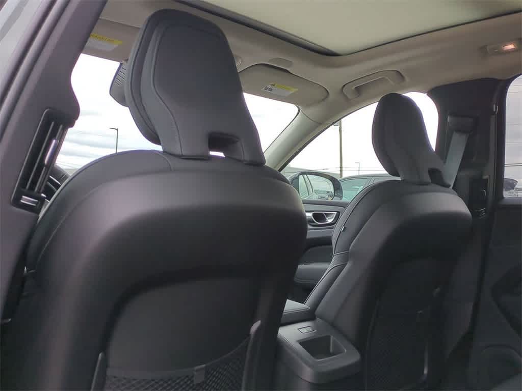 Thumbnail: 2026 Volvo XC60 - 17
