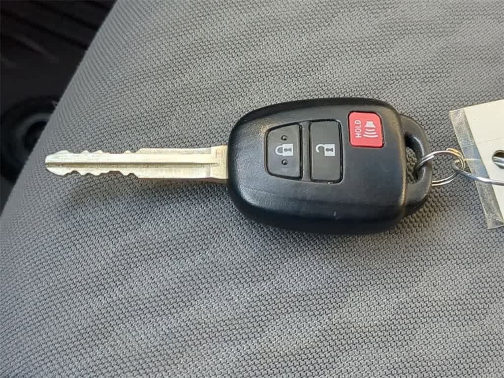 Thumbnail: 2020 Toyota Tacoma - 33