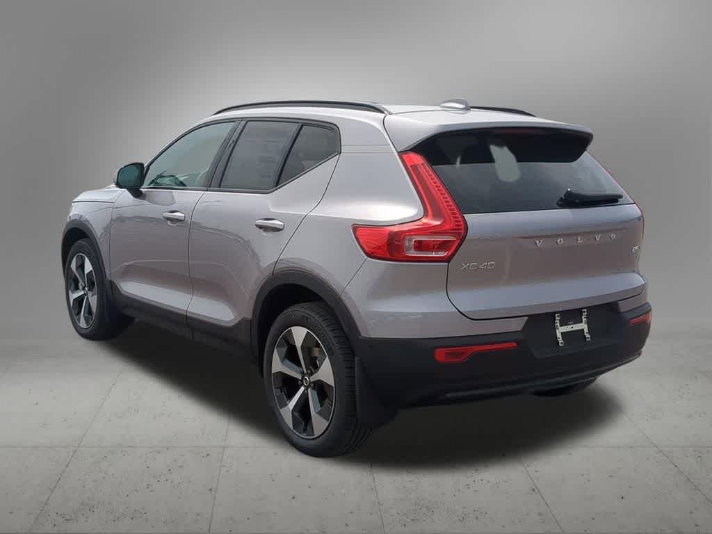 Thumbnail: 2026 Volvo XC40 - 4