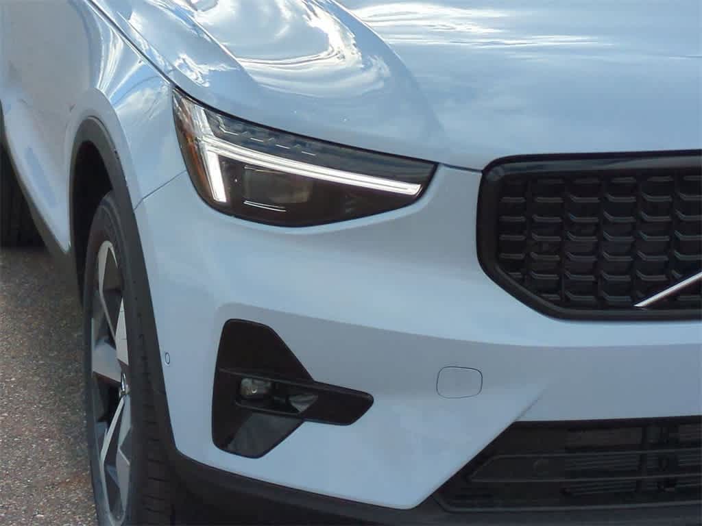 Thumbnail: 2026 Volvo XC40 - 10