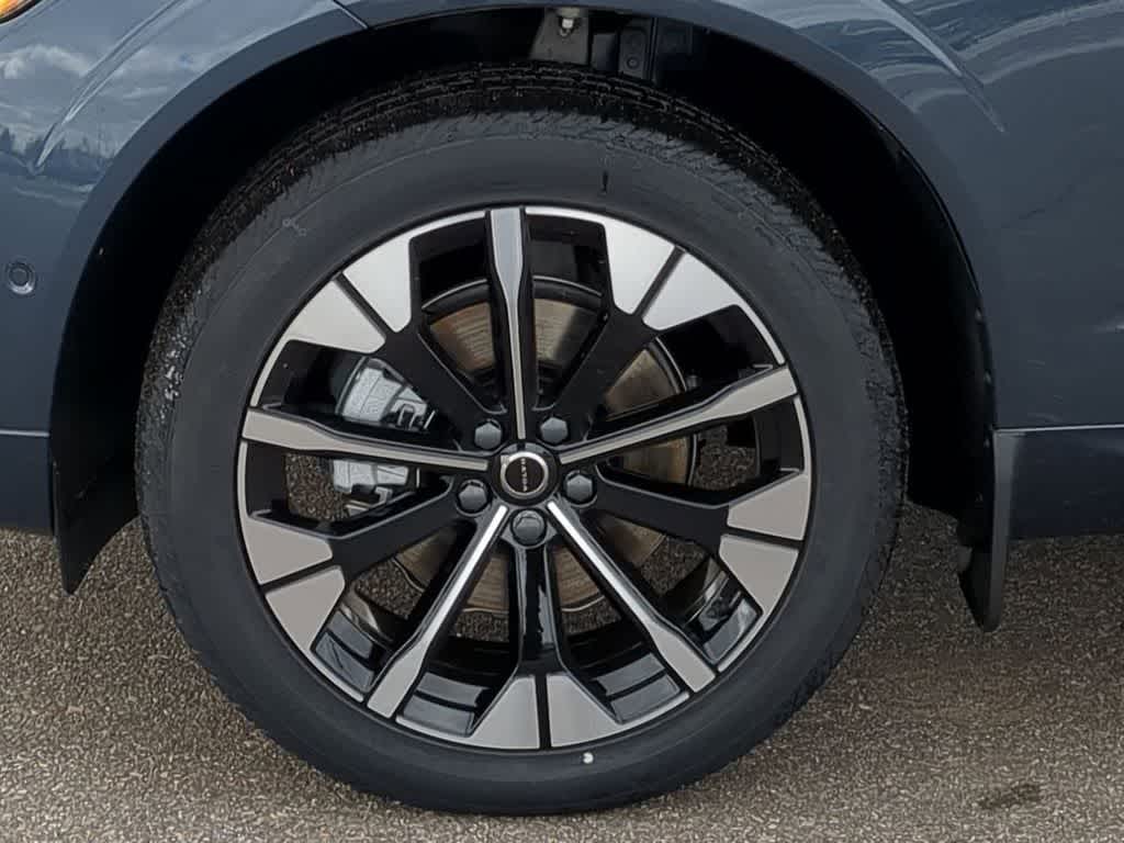 Thumbnail: 2026 Volvo XC60 - 13