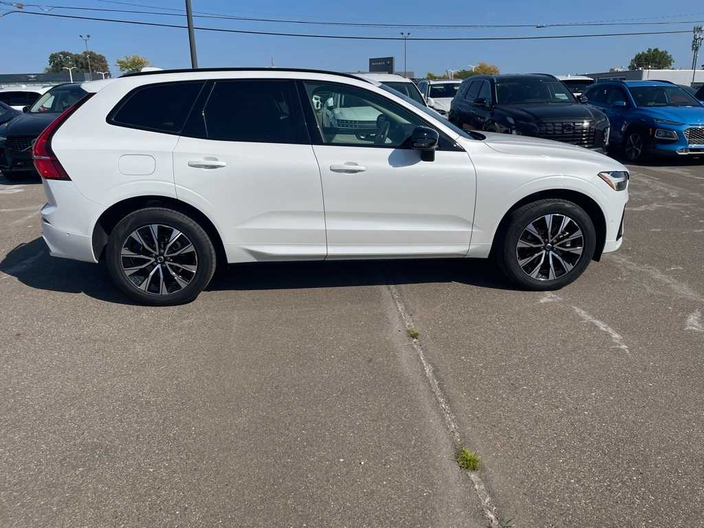 Thumbnail: 2023 Volvo XC60 - 6